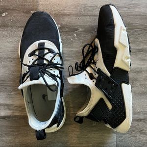 Nike Air Huarache Drift size 10